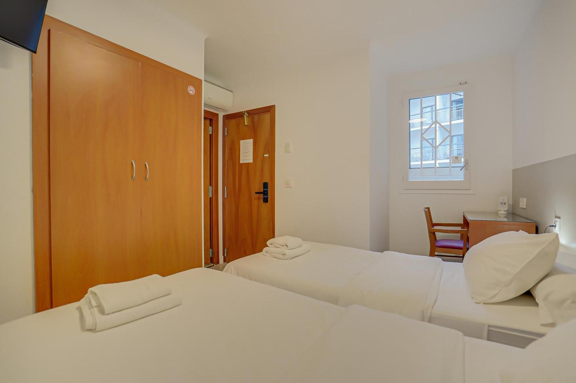 Hostal Y Apartamento Moli De Mar يوريت دي مار المظهر الخارجي الصورة